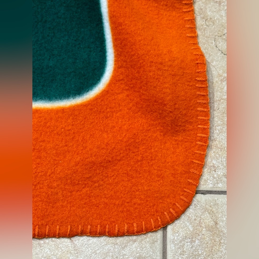 University of Miami Fleece Blanket. - Picture 5 of 7